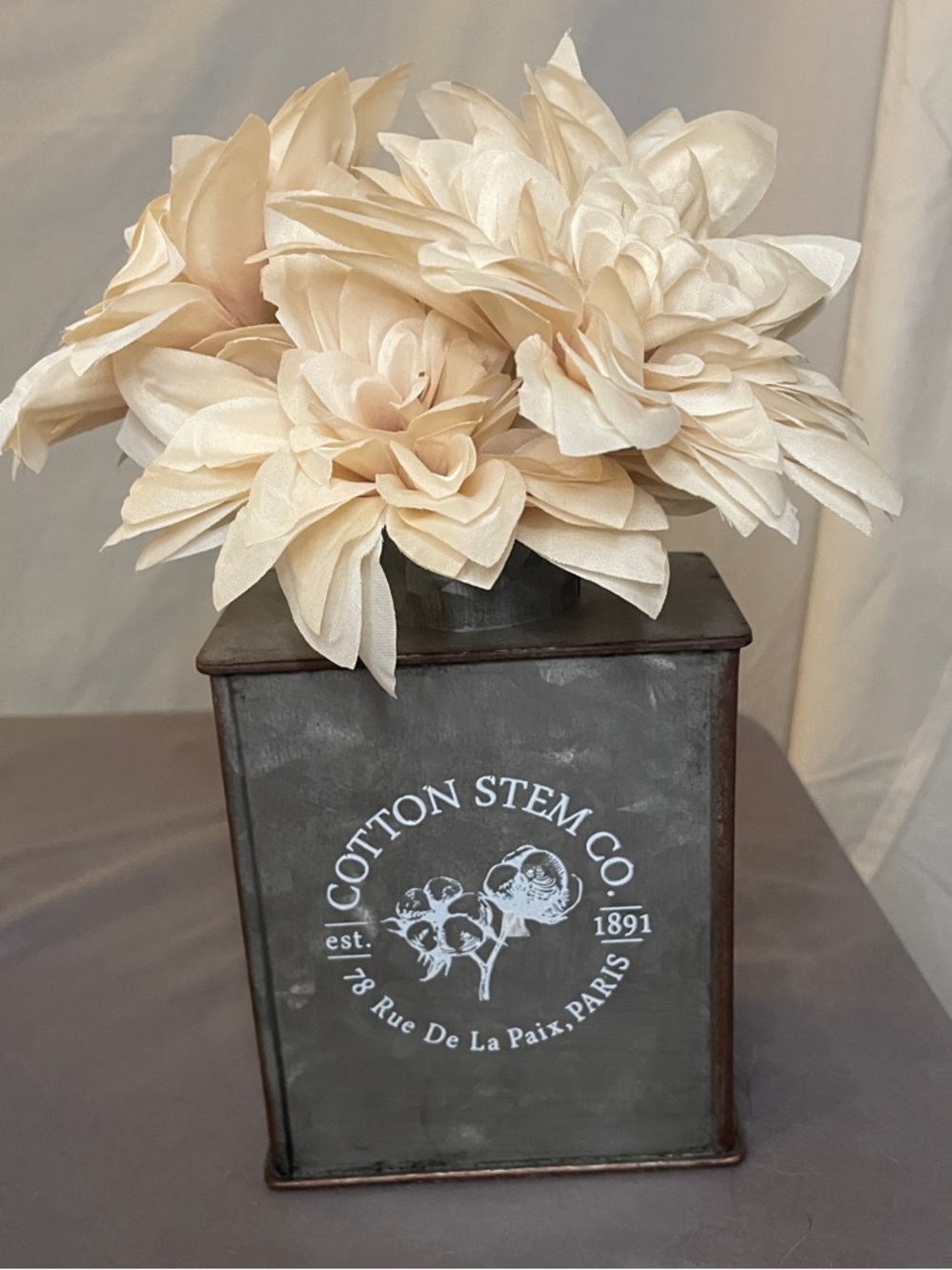 Cream Decorative Faux Dahlia Flower Arrangement